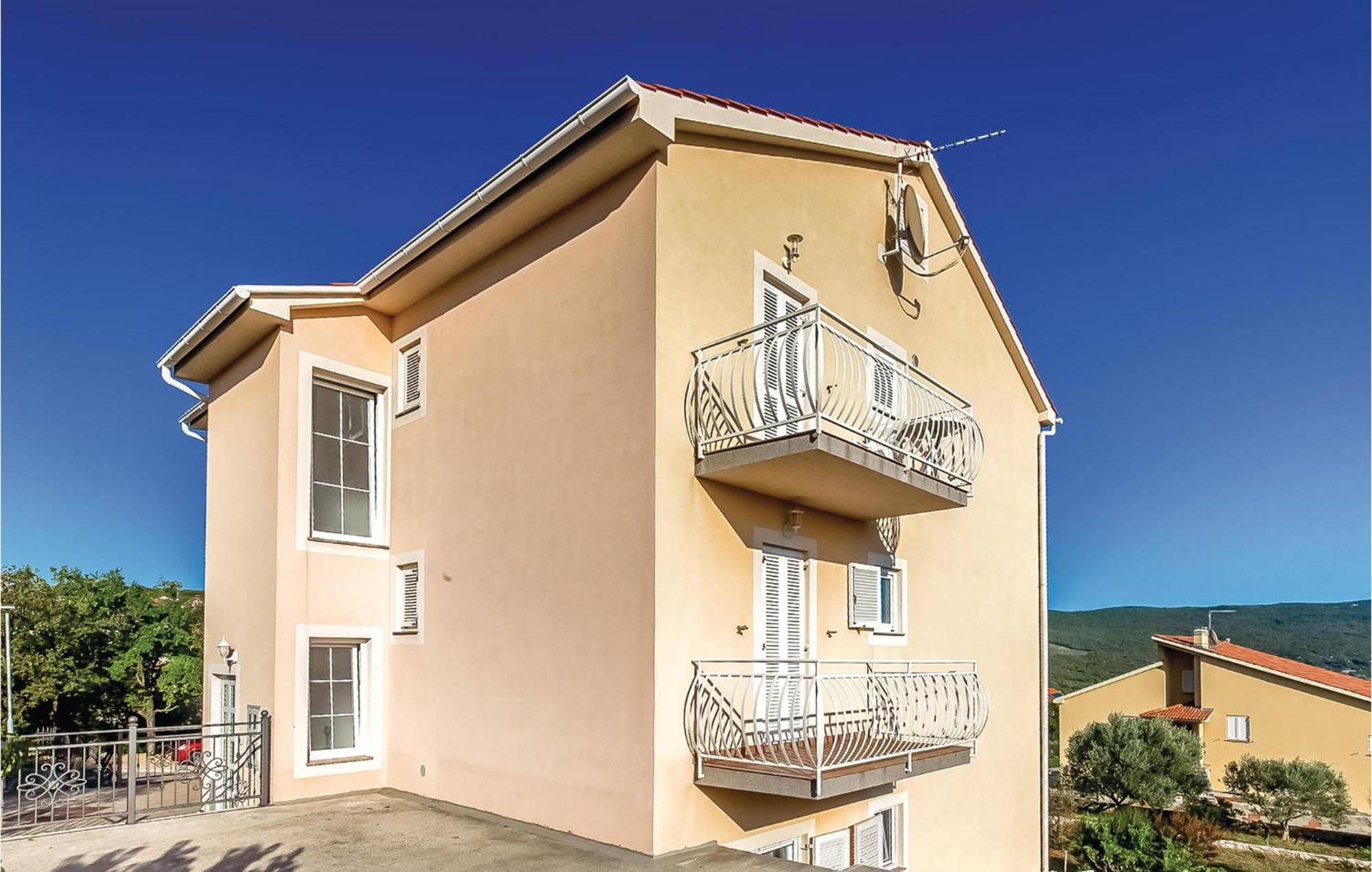 Stunning Apartment In Kornic With House Sea View Екстер'єр фото